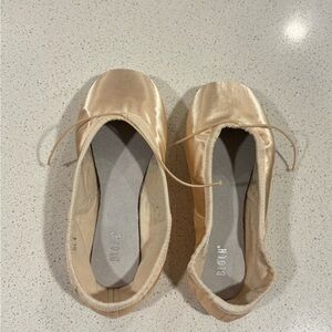 Bloch Ballet Pointe Shoes 4 1/2 x+